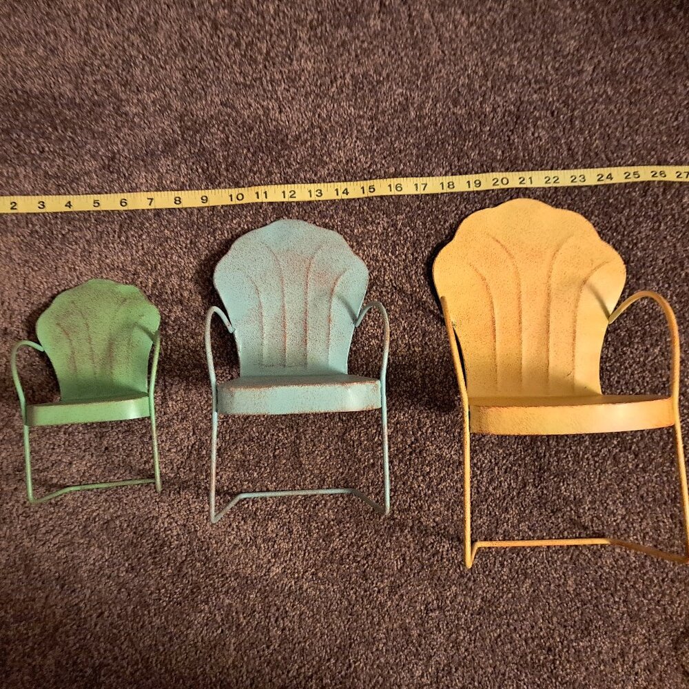 Vintage Miniature Rustic Metal Shell-back or Clamshell Doll Lawn Chairs,Set of 3 - Picture 5 of 8